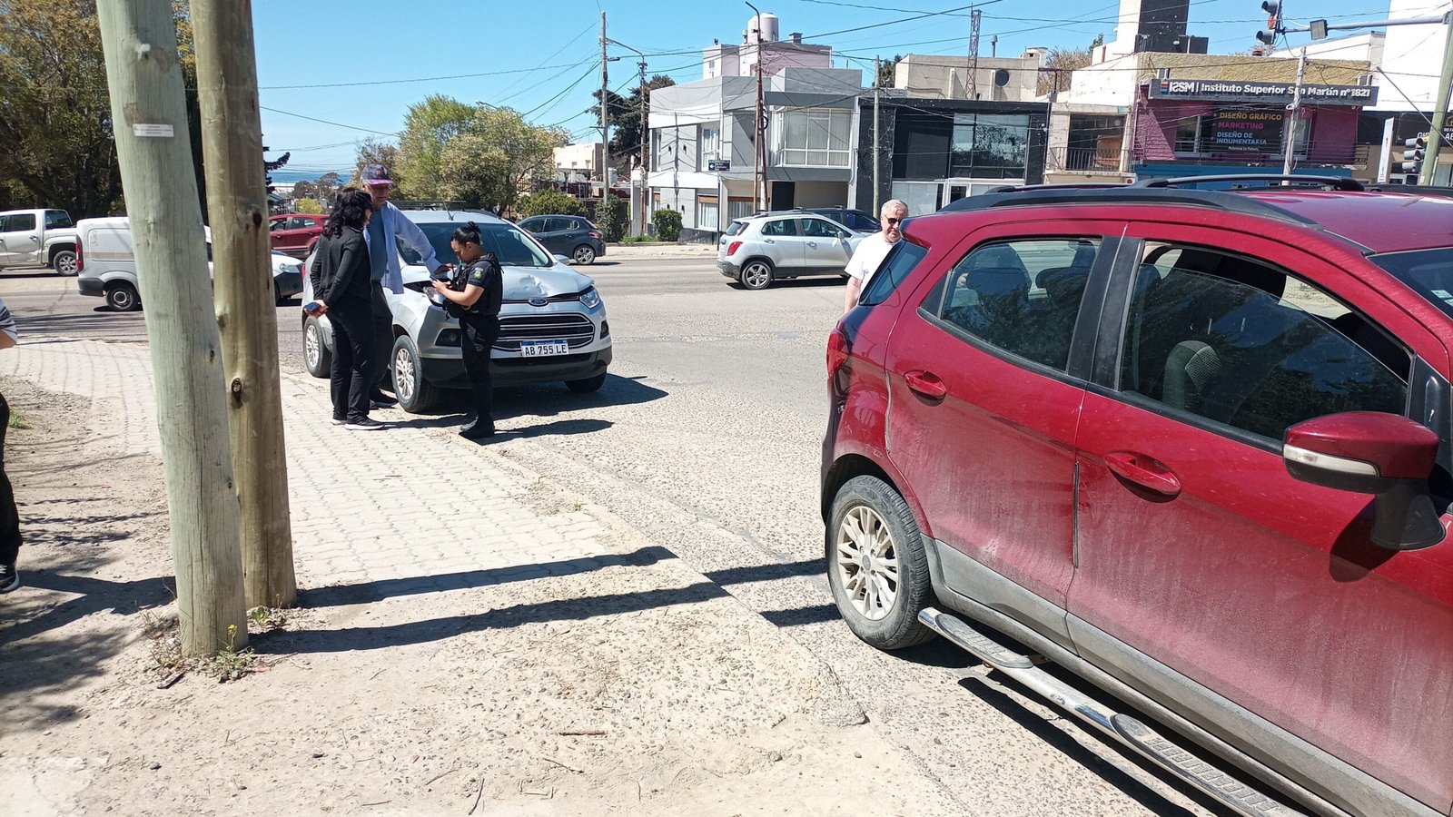 Dos Ford EcoSport chocaron en la intersección de la Ruta 3 y Fray Luis Beltrán